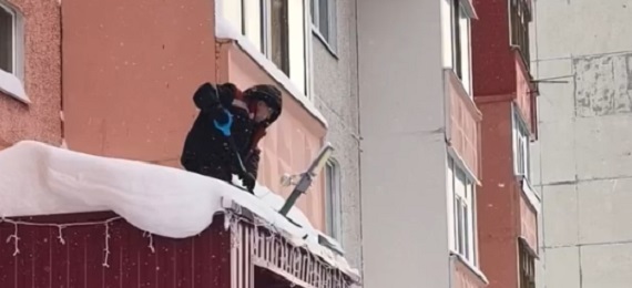 Работа по очистке крыш